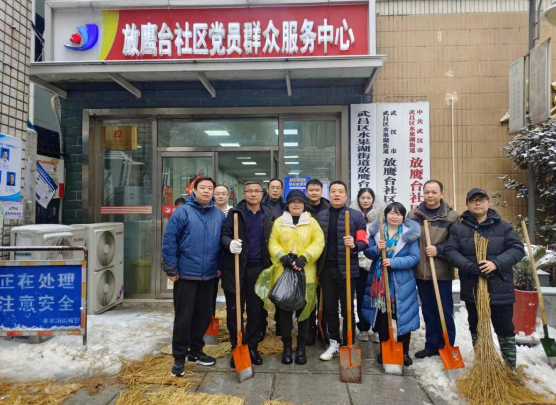 担当丨同心协力共行动 扫雪清障护平安——长江投开党委践行国企担当(图2)